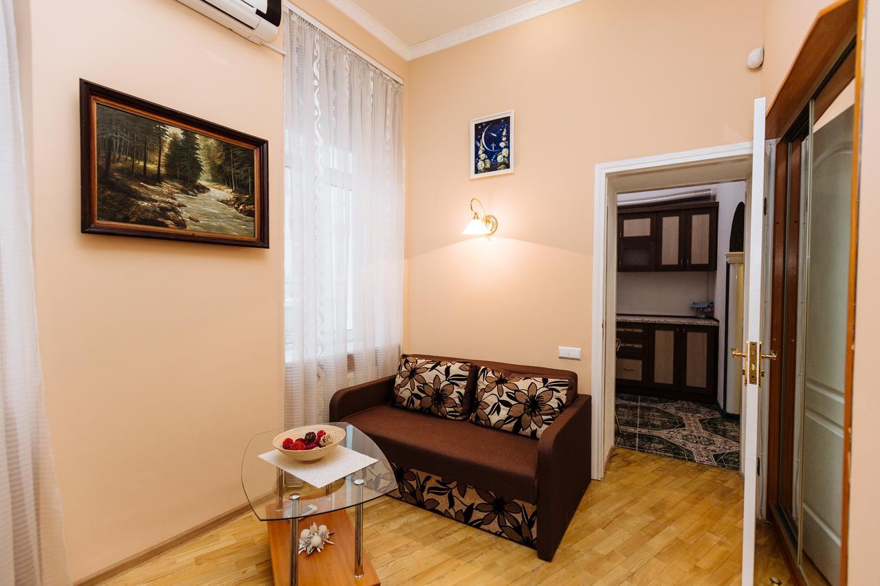 Apartments On Teatralna 26 Lviv Exterior photo